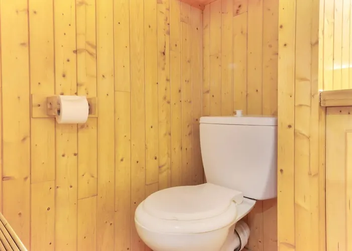 Carlton - Center Of - Historic Building *