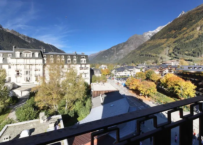 Carlton - Center Of - Historic Building